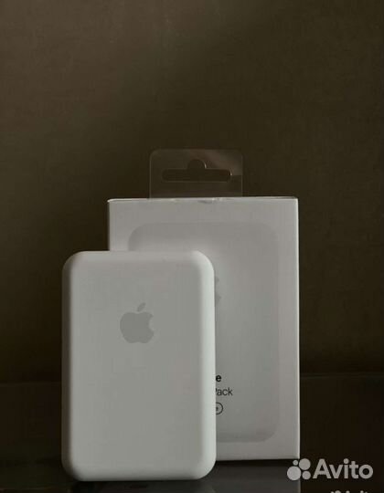 iPhone MagSafe battery pack