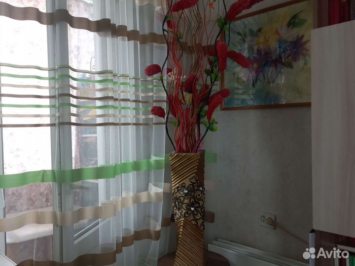 Ваза большая напольная с декором