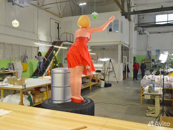 Зазывала — Надувная Мэрилин Монро с машущей рукой