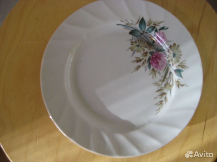 Тарелки для вторых блюд новые, 6 шт