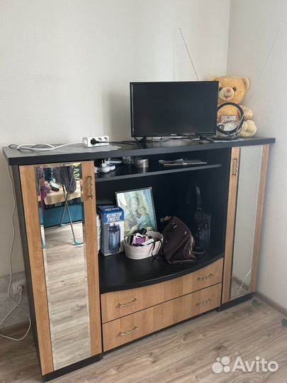 Полка под телевизор