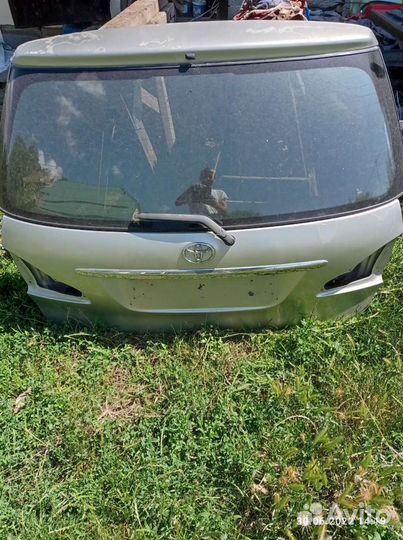 Задняя крышка багажника тойота