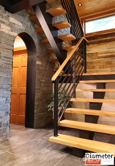 Удобная лестница в стиле шале