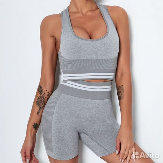 Женский спортивный костюм для фитнеса