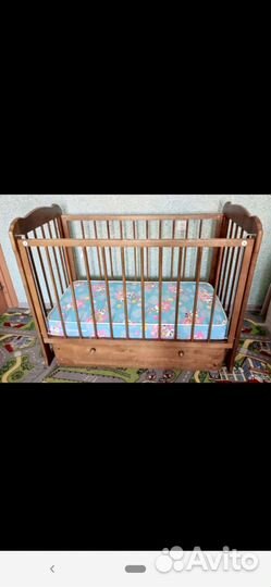 Детская кровать с ящиками и маятником. И Матрас