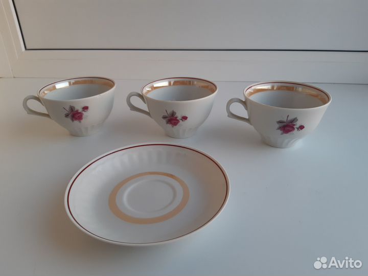 Предметы из чайного сервиза Дулево