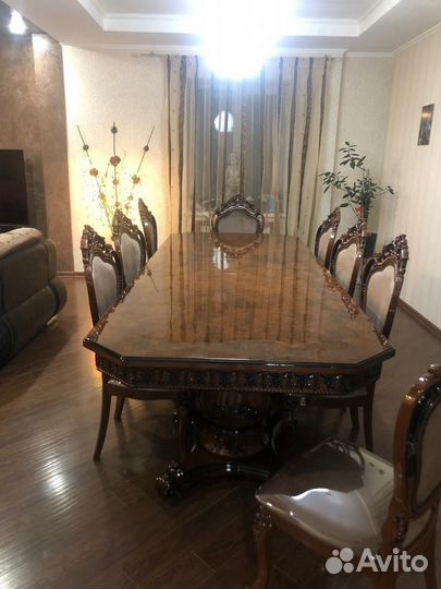 Стол и стулья