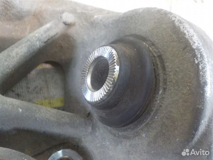 Кулак поворотный задний правый Lexus GS 300/350/4