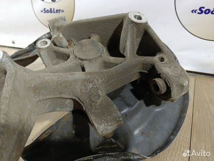 Кулак поворотный задний правый Volkswagen Passat