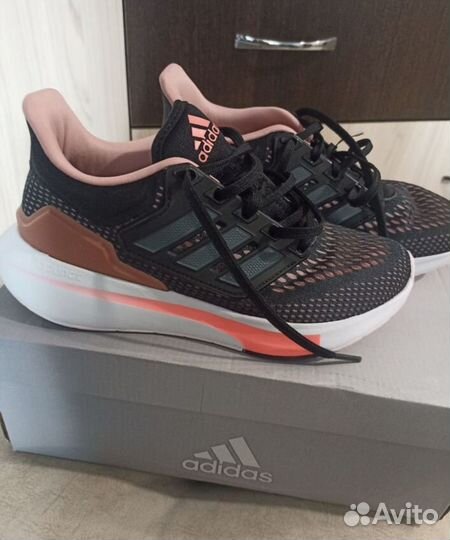 Кроссовки adidas