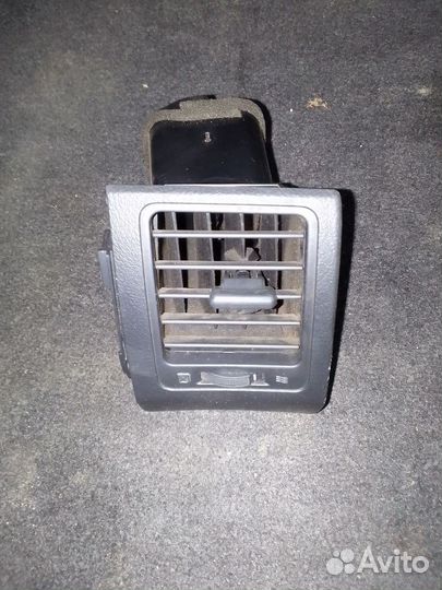 Дефлектор обдува салона правый Toyota Corolla E150