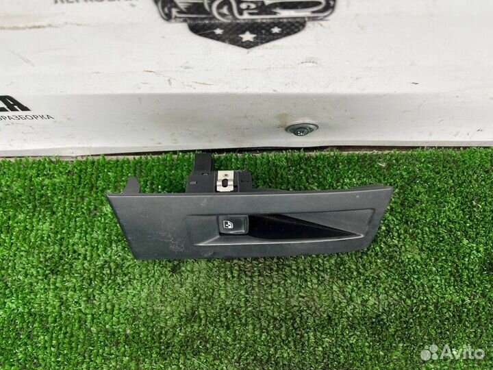 Кнопка стеклоподъемника передняя левая L