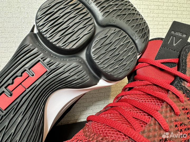 Баскетбольные кроссовки Nike Lebron Witness 4