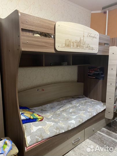 Двухъярусная кровать