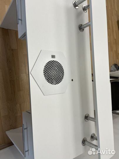 Маникюрный стол