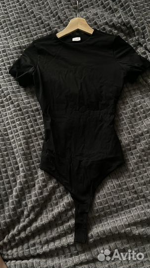 Топ боди с коротким рукавом и открытой спиной