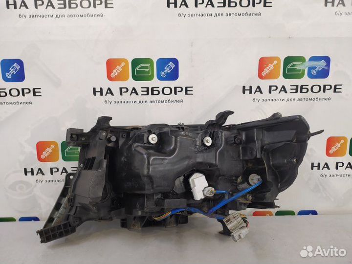 Фара передняя правая Toyota Land Cruiser 200
