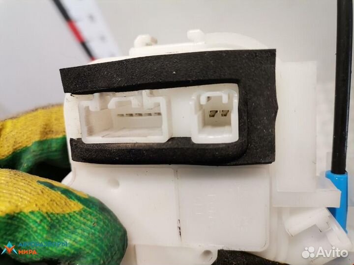 Замок двери передней правой Subaru Outback 4 2011