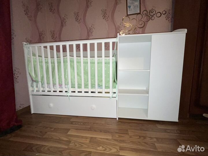 Детская кроватка с комодом