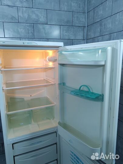 Холодильник Stinol двухкамерный