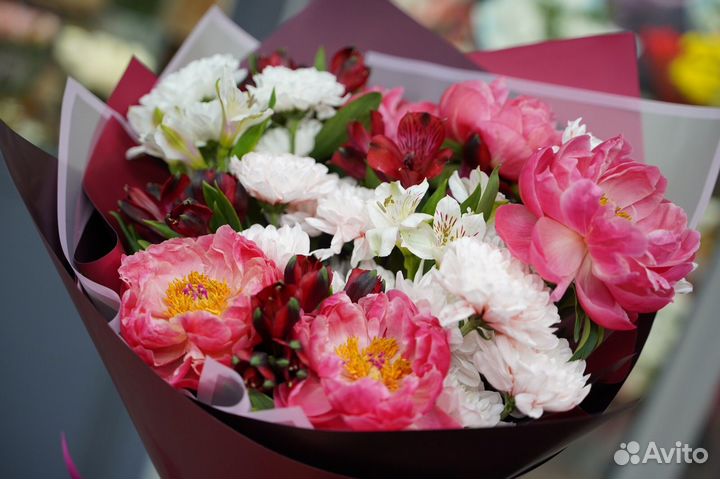 Букет с пионами
