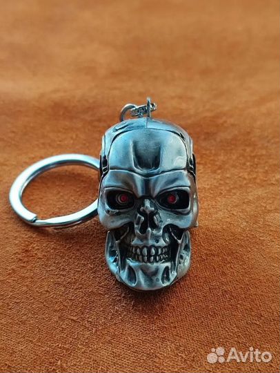 Брелок череп терминатора брелок для ключей
