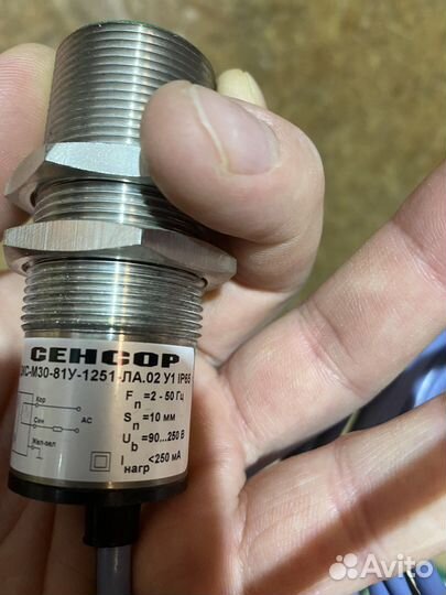 Индуктивный бесконтактный датчик