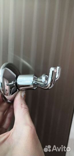 Крючок настенный