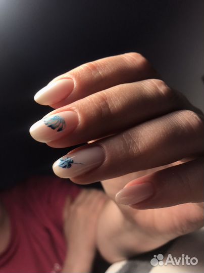 Модель на маникюр педикюр