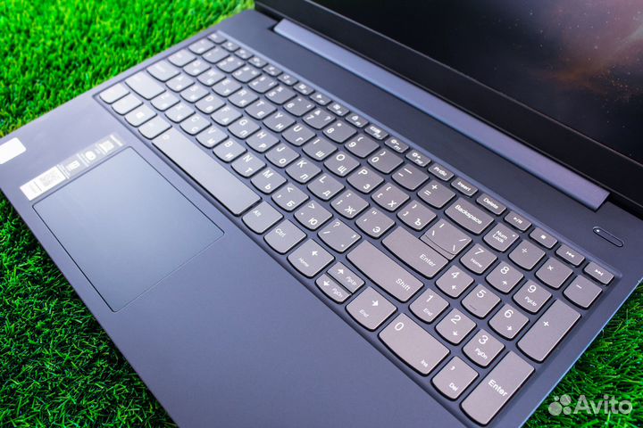 Ноутбук Lenovo на Core i3 для работы в Интернете