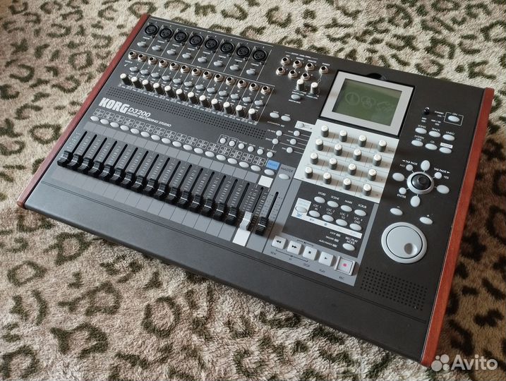 Цифровая портостудия Korg D3200 (с сумкой)