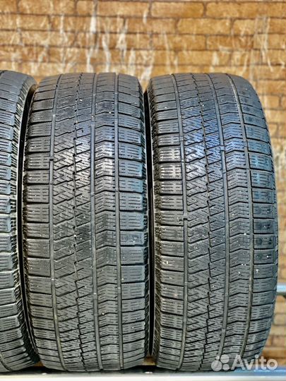 Bridgestone Blizzak Ice 215/55 R16