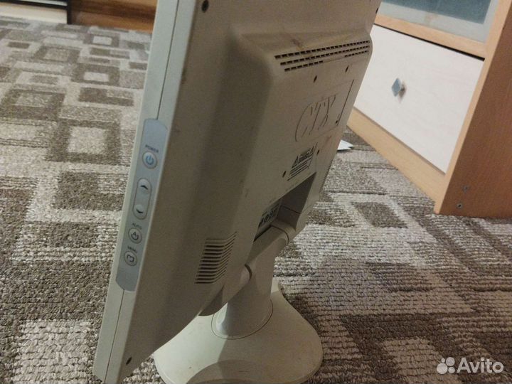 Монитор с ЖК экраном