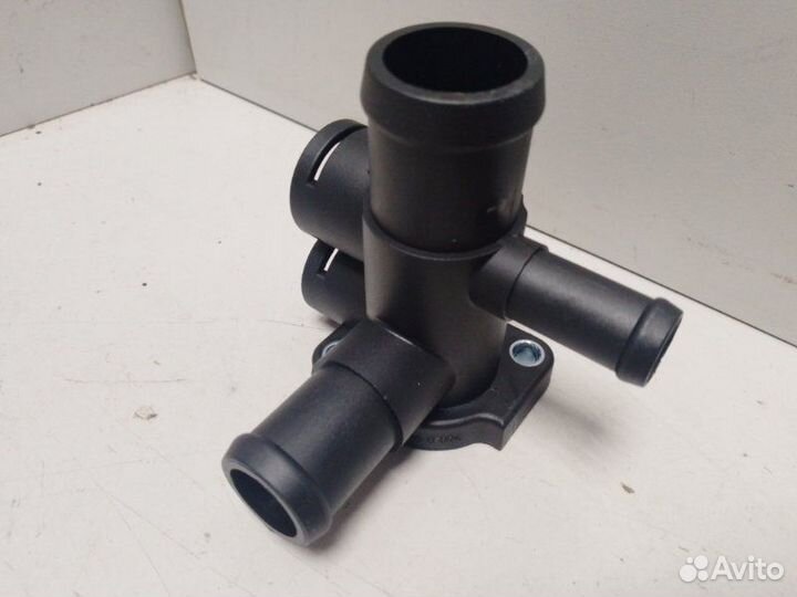 Фланец системы охлаждения Volkswagen Transporter