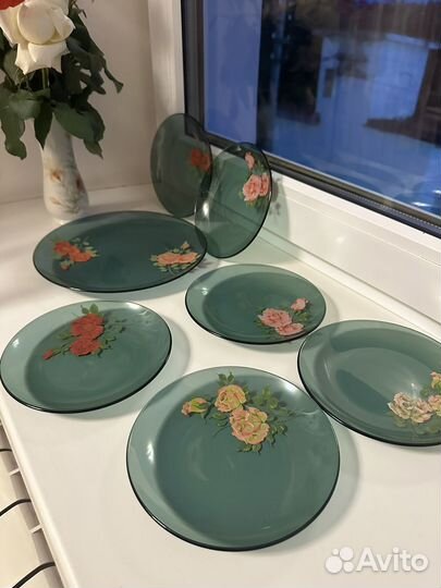 Нвбор стеклянных тарелок под десерт