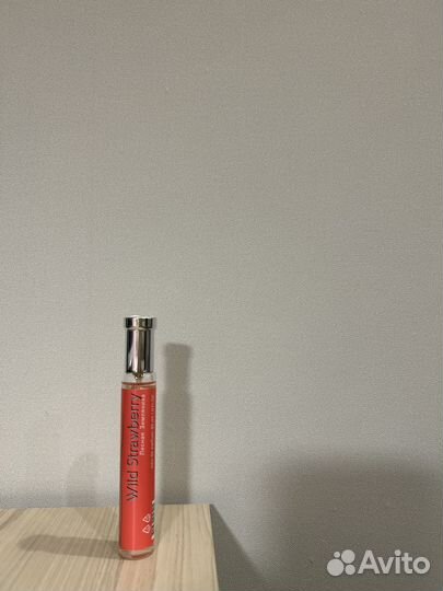 Духи женские с клубникой