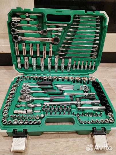 Набор автомобильный инструмент 151,94,108,66,172