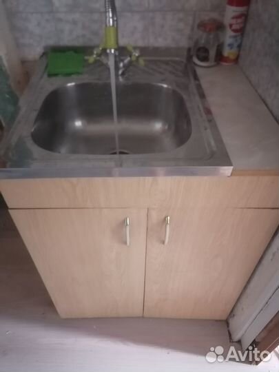 Мойка со смесителем и тумбой бу и навесные шкафы