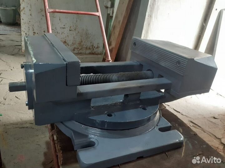 Тиски слесарные