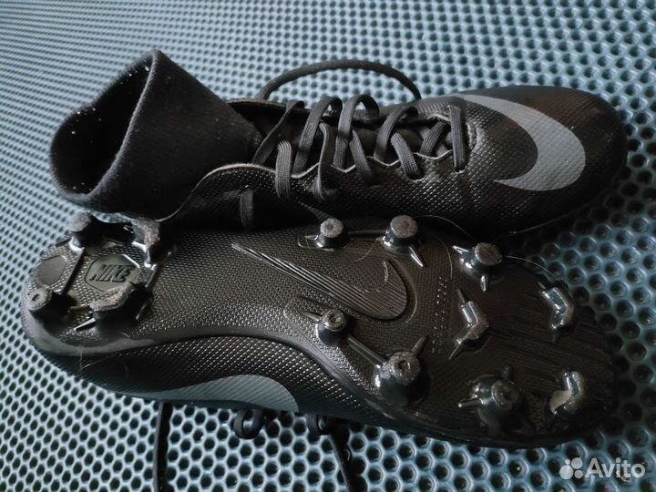 Бутсы шиповки. 25,5 см по стельке. 39 размер