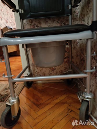 Продам санитарное кресло