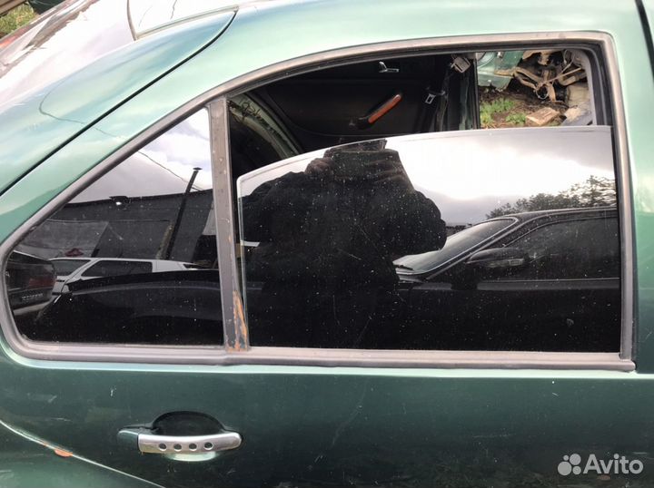 Стекло заднее правое Volkswagen Bora