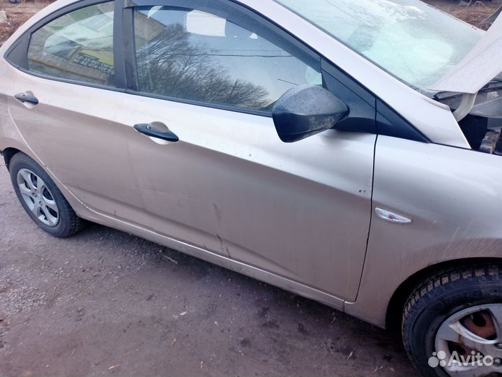 Hyundai solaris стекло правой передней двери