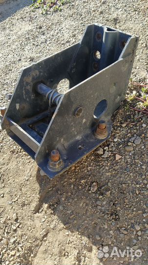 Кронштейн подъемник для запасного колеса