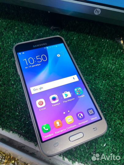 Смартфон Samsung Galaxy J3 (2016)