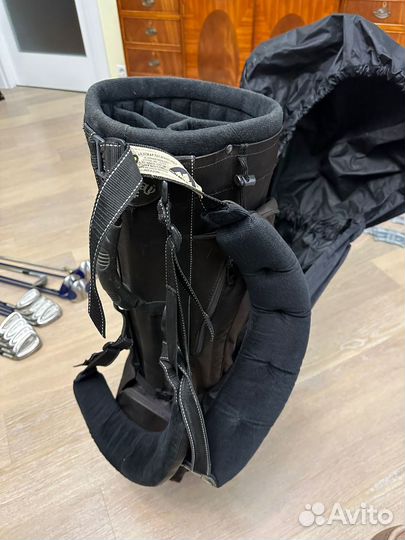 Бэг с набором клюшек для гольфа