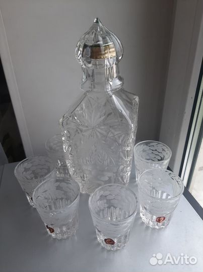 Графин для водки и стопки 6штук. Новый