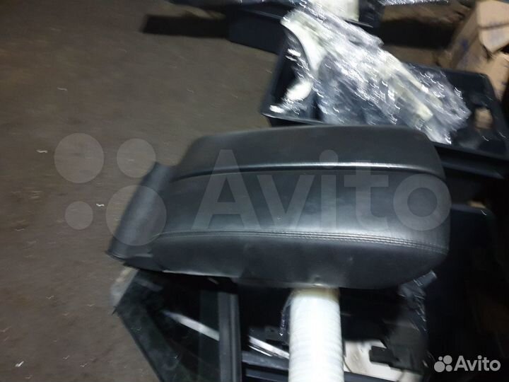 Подлокотник Ауди А8 Д4