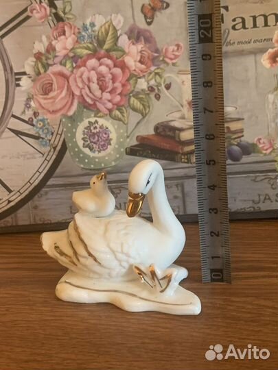 Статуэтка лебедь
