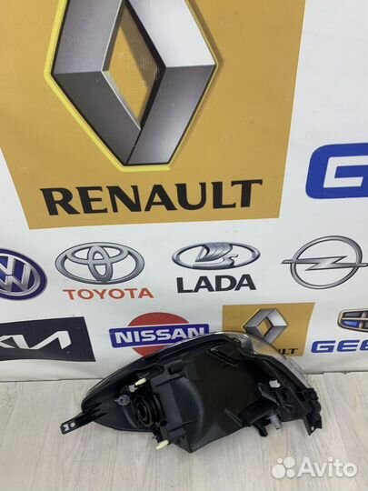 Фара Nissan note E11 Прав